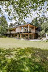 Moderne Villa in het Bos | Duurzame Architectuur met Hout & Glas-Prowood-duurzame villa,Exterieur,Exterieur vrijstaand,houten villa,moderne architectuur woning,moderne villa,villa,villa in het bos,villa met hout en glas,villa met veel glas-Moderne Villa in het Bos | Architectuur met Hout & Glas-OBLY