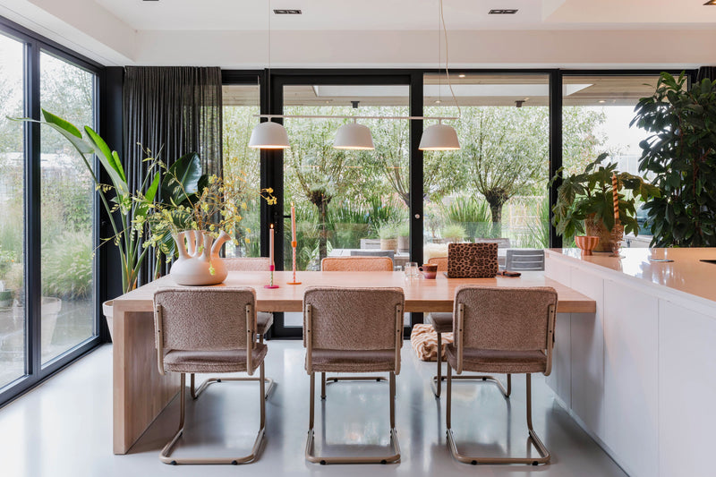 Moderne Villa met Luxe Interieur-OBLY-Moderne Villa | Stijlvolle 70’s Update door OH Studi-OBLY