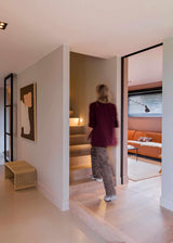 Moderne Villa met Luxe Interieur-OH Studio-Hoogwaardig wonen,Interieurontwerp,Jaren 70 stijl,Luxe interieur,Organische vormen,Retro invloeden,Tijdloos design,Woonkamer-Moderne Villa | Stijlvolle 70’s Update door OH Studi-OBLY