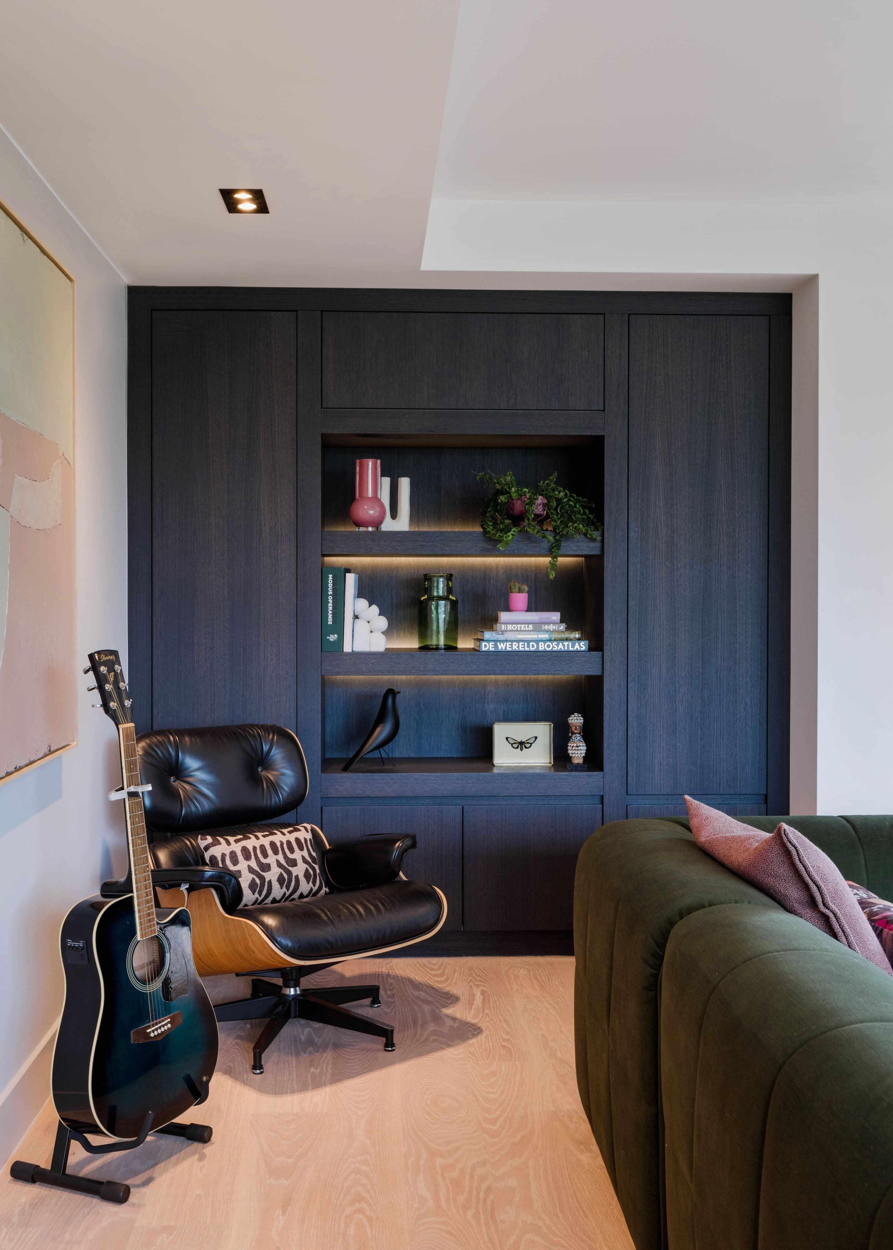 Moderne Villa met Luxe Interieur-OH Studio-Hoogwaardig wonen,Interieurontwerp,Jaren 70 stijl,Luxe interieur,Organische vormen,Retro invloeden,Tijdloos design,Woonkamer-Moderne Villa | Stijlvolle 70’s Update door OH Studi-OBLY