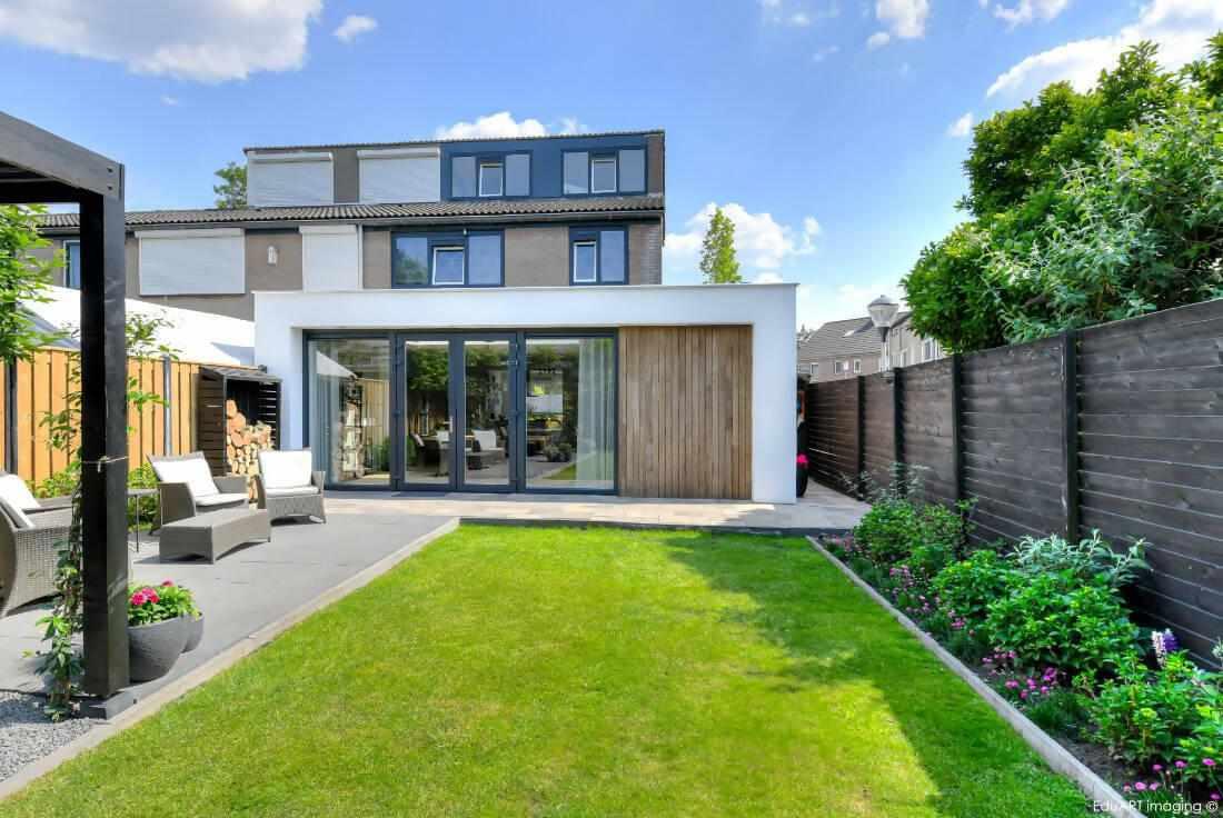 Moderne aanbouw met stucwerk en hout-lab-R architectenbureau-Aanbouw,aanbouw tuinzijde,moderne aanbouw,uitbouw woning,woning aanbouw,woning uitbreiding-Moderne aanbouw met stucwerk en hout-OBLY
