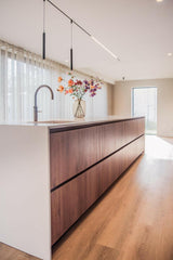 Moderne gezinswoning met open indeling-Bureau Kemps Architecten-woonkamer-Radicale openheid en verbonden leefruimtes in een familiewoning-OBLY