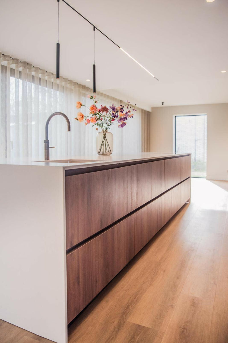 Moderne gezinswoning met open indeling-Bureau Kemps Architecten-woonkamer-Radicale openheid en verbonden leefruimtes in een familiewoning-OBLY