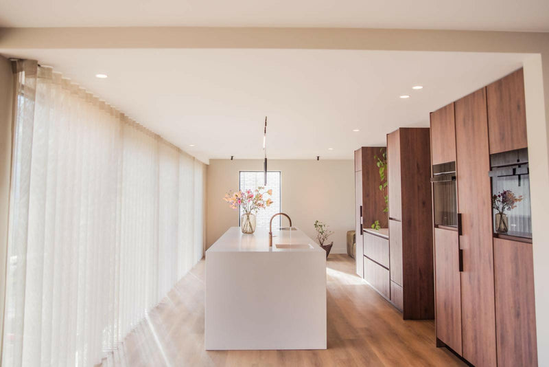 Moderne gezinswoning met open indeling-Bureau Kemps Architecten-woonkamer-Radicale openheid en verbonden leefruimtes in een familiewoning-OBLY