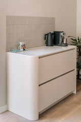 Moderne maatwerk keuken met afgerond kookeiland-studio stylez-afgerond-kookeiland,design-keuken,keukenontwerp,lichte-keuken,maatwerk-keuken,minimalistisch,moderne-keuken,moderne-woning,open-leefruimte-Moderne maatwerk keuken met kookeiland-OBLY