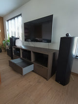 Moderne maatwerkkast met open vakken en geïntegreerde verlichting-woodendream-geïntegreerde verlichting,luxe afwerking,maatwerkkast,modern interieur,opbergkast,open vakken-Moderne maatwerkkast met open vakken en verlichting-OBLY