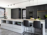 Moderne maatwerkkeuken met kookeiland-kap.studio-Keuken-OBLY