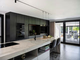 Moderne maatwerkkeuken met kookeiland-kap.studio-Keuken-OBLY