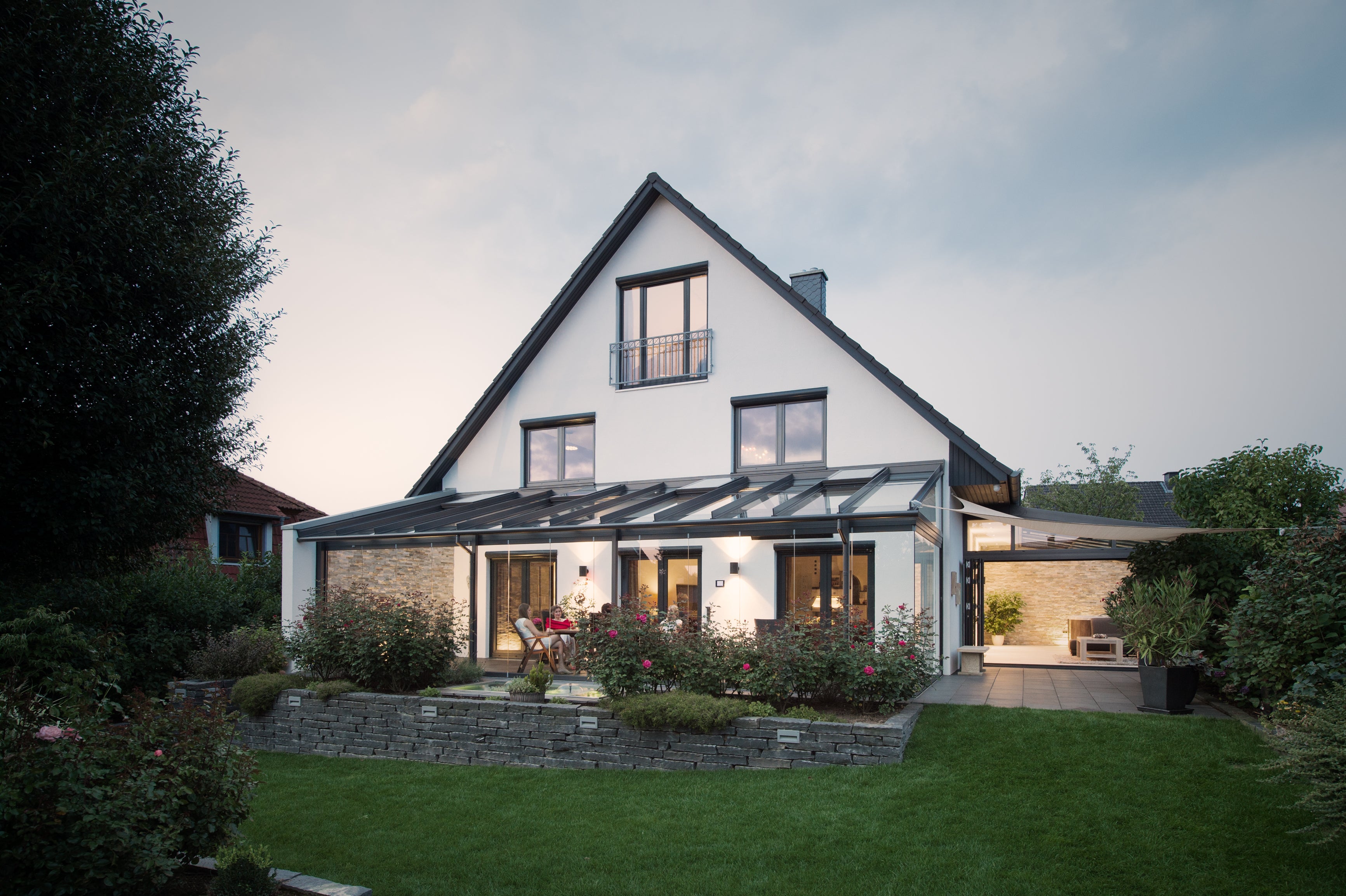 Moderne serre als verlengstuk van de woning-Goes serres-glazen aanbouw,licht interieur,moderne serre,serre inspiratie,Tuinkamer,tuinzicht,wonen en buitenleven,woninguitbreiding-OBLY