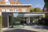 Moderne woning in Den Haag met glazen uitbouw-KELLER minimal windows® by Kumasol-aluminium kozijnen,binnen buiten verbinding,Exterieur,glazen uitbouw,luxe woning,moderne villa den haag,open leefruimte,strakke architectuur,veel daglicht,villa renovatie-Glazen uitbouw woning Den Haag | KELLER minimal windows-OBLY