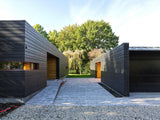 Moderne woning in Hilversum met grote glazen gevels-KELLER minimal windows® by Kumasol-aluminium kozijnen,binnen buiten verbinding,Exterieur,Glasspecialist,glazen gevel,luxe woning,moderne villa hilversum,open leefruimte,strakke architectuur,veel daglicht,villa aan het water-Moderne woning Hilversum met glazen gevel | KELLER-OBLY