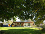 Moderne woning in Hilversum met grote glazen gevels-KELLER minimal windows® by Kumasol-aluminium kozijnen,binnen buiten verbinding,Exterieur,Glasspecialist,glazen gevel,luxe woning,moderne villa hilversum,open leefruimte,strakke architectuur,veel daglicht,villa aan het water-Moderne woning Hilversum met glazen gevel | KELLER-OBLY