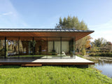 Moderne woning in Hilversum met grote glazen gevels-KELLER minimal windows® by Kumasol-aluminium kozijnen,binnen buiten verbinding,Exterieur,Glasspecialist,glazen gevel,luxe woning,moderne villa hilversum,open leefruimte,strakke architectuur,veel daglicht,villa aan het water-Moderne woning Hilversum met glazen gevel | KELLER-OBLY
