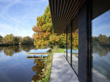 Moderne woning in Hilversum met grote glazen gevels-KELLER minimal windows® by Kumasol-aluminium kozijnen,binnen buiten verbinding,Exterieur,Glasspecialist,glazen gevel,luxe woning,moderne villa hilversum,open leefruimte,strakke architectuur,veel daglicht,villa aan het water-Moderne woning Hilversum met glazen gevel | KELLER-OBLY