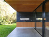 Moderne woning in Hilversum met grote glazen gevels-KELLER minimal windows® by Kumasol-aluminium kozijnen,binnen buiten verbinding,Exterieur,Glasspecialist,glazen gevel,luxe woning,moderne villa hilversum,open leefruimte,strakke architectuur,veel daglicht,villa aan het water-Moderne woning Hilversum met glazen gevel | KELLER-OBLY