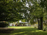 Moderne woning in Hilversum met grote glazen gevels-KELLER minimal windows® by Kumasol-aluminium kozijnen,binnen buiten verbinding,Exterieur,Glasspecialist,glazen gevel,luxe woning,moderne villa hilversum,open leefruimte,strakke architectuur,veel daglicht,villa aan het water-Moderne woning Hilversum met glazen gevel | KELLER-OBLY