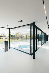 Moderne woning in Yerseke met glazen gevel en slanke kozijnen-KELLER minimal windows® by Kumasol-aluminium kozijnen,binnen buiten verbinding,Exterieur,glazen gevel,luxe woning,minimalistisch design,moderne villa,open leefruimte-Moderne woning Yerseke met glazen gevel | KELLER-OBLY