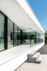 Moderne woning in Yerseke met glazen gevel en slanke kozijnen-KELLER minimal windows® by Kumasol-aluminium kozijnen,binnen buiten verbinding,Exterieur,glazen gevel,luxe woning,minimalistisch design,moderne villa,open leefruimte-Moderne woning Yerseke met glazen gevel | KELLER-OBLY