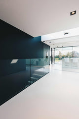 Moderne woning in Yerseke met glazen gevel en slanke kozijnen-KELLER minimal windows® by Kumasol-aluminium kozijnen,binnen buiten verbinding,Exterieur,glazen gevel,luxe woning,minimalistisch design,moderne villa,open leefruimte-Moderne woning Yerseke met glazen gevel | KELLER-OBLY