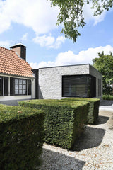 Moderne woning in Zundert met grote glazen schuifpui-KELLER minimal windows® by Kumasol-aluminium kozijnen,Exterieur,glazen schuifpui,moderne architectuur,moderne villa,nieuwbouwwoning,open leefruimte,strakke woning,veel daglicht-Moderne woning Zundert met glazen schuifpui | KELLER-OBLY