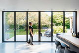 Moderne woning met grote schuifpui-Solarlux Nederland BV-grote schuifpui,moderne uitbouw,moderne woning,open leefruimte,schuifpui tuin-Moderne woning met grote schuifpui naar de tuin-OBLY