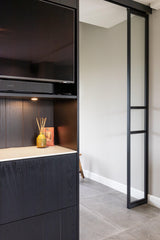 Moderne zwarte keuken met kookeiland-Witteveen interieur architecten-design keuken,Keuken,luxe keuken,maatwerk keuken,moderne woonkeuken,zwarte keuken-Moderne Zwarte Keuken met Kookeiland op Maat-OBLY