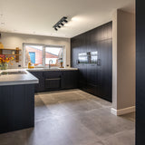 Moderne zwarte keuken met kookeiland-Witteveen interieur architecten-design keuken,Keuken,luxe keuken,maatwerk keuken,moderne woonkeuken,zwarte keuken-Moderne Zwarte Keuken met Kookeiland op Maat-OBLY