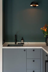 Multifunctionele loung & werkruimte-MIND interieur architectuur-interieur met stalen deuren,loungruimte interieur,luxe kitchenette,luxe thuiswerkplek,maatwerk kastwand,maatwerk meubelwand,maatwerk werkruimte,modern souterrain,multifunctioneel interieur,souterrain interieur,stalen schuifdeuren,thuiswerkplek inspiratie,Woonkamer,zit sta bureau-Multifunctionele loung & werkruimte-OBLY