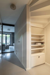 Multifunctionele loung & werkruimte-MIND interieur architectuur-interieur met stalen deuren,loungruimte interieur,luxe kitchenette,luxe thuiswerkplek,maatwerk kastwand,maatwerk meubelwand,maatwerk werkruimte,modern souterrain,multifunctioneel interieur,souterrain interieur,stalen schuifdeuren,thuiswerkplek inspiratie,Woonkamer,zit sta bureau-Multifunctionele loung & werkruimte-OBLY