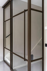 Multifunctionele loung & werkruimte-MIND interieur architectuur-interieur met stalen deuren,loungruimte interieur,luxe kitchenette,luxe thuiswerkplek,maatwerk kastwand,maatwerk meubelwand,maatwerk werkruimte,modern souterrain,multifunctioneel interieur,souterrain interieur,stalen schuifdeuren,thuiswerkplek inspiratie,Woonkamer,zit sta bureau-Multifunctionele loung & werkruimte-OBLY