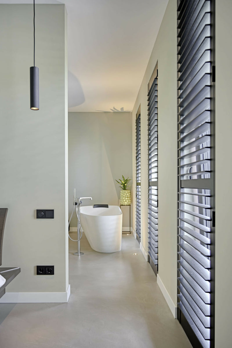 Naadloze gietvloer als basis voor modern wooncomfort-Berkers Vloeren-woonkamer-Naadloze gietvloer in modern interieur – strak, stijlvol en onderhouds-OBLY
