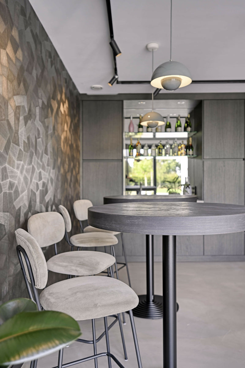 Naadloze gietvloer als basis voor modern wooncomfort-Berkers Vloeren-woonkamer-Naadloze gietvloer in modern interieur – strak, stijlvol en onderhouds-OBLY