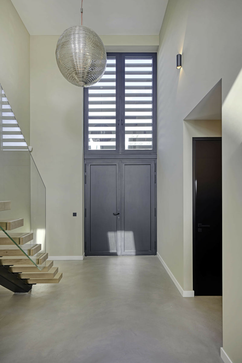 Naadloze gietvloer als basis voor modern wooncomfort-Berkers Vloeren-woonkamer-Naadloze gietvloer in modern interieur – strak, stijlvol en onderhouds-OBLY