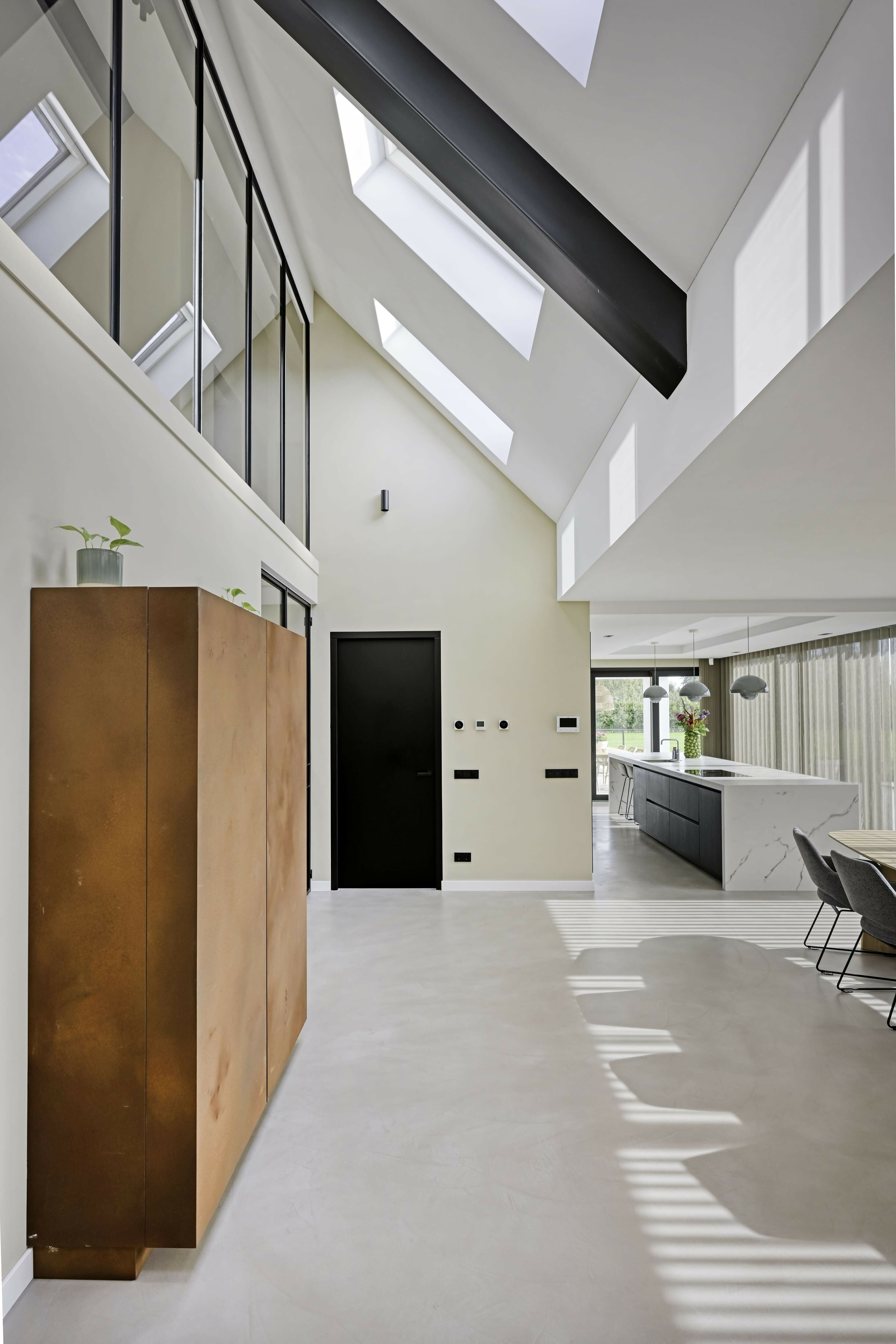 Naadloze gietvloer als basis voor modern wooncomfort-Berkers Vloeren-woonkamer-Naadloze gietvloer in modern interieur – strak, stijlvol en onderhouds-OBLY