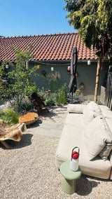 Natuurlijke stadstuin met organische beplanting-The Green Fix-biodiverse tuin,duurzame tuin,grindpad tuin,groene tuin,natuurlijke beplanting,natuurlijke stadstuin,onderhoudsvriendelijke tuin,organische tuin,siergrassen,stadstuin,staptegels tuin,The Green Fix,vaste planten-Natuurlijke stadstuin met organische beplanting | The Green Fix-OBLY