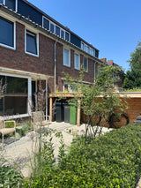 Natuurlijke stadstuin met organische beplanting-The Green Fix-biodiverse tuin,duurzame tuin,grindpad tuin,groene tuin,natuurlijke beplanting,natuurlijke stadstuin,onderhoudsvriendelijke tuin,organische tuin,siergrassen,stadstuin,staptegels tuin,The Green Fix,vaste planten-Natuurlijke stadstuin met organische beplanting | The Green Fix-OBLY