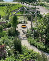 Natuurlijke tuin aan de Amstel met weelderige beplanting-The Green Fix-biodiverse tuin,bloemenborder,duurzame tuin,exclusieve tuin,luxe tuin,natuurlijke beplanting,natuurlijke tuin,organische tuin,Piet Oudolf tuin,The Green Fix,tuin aan de Amstel,weelderige borders-Natuurlijke tuin aan de Amstel | The Green Fix-OBLY