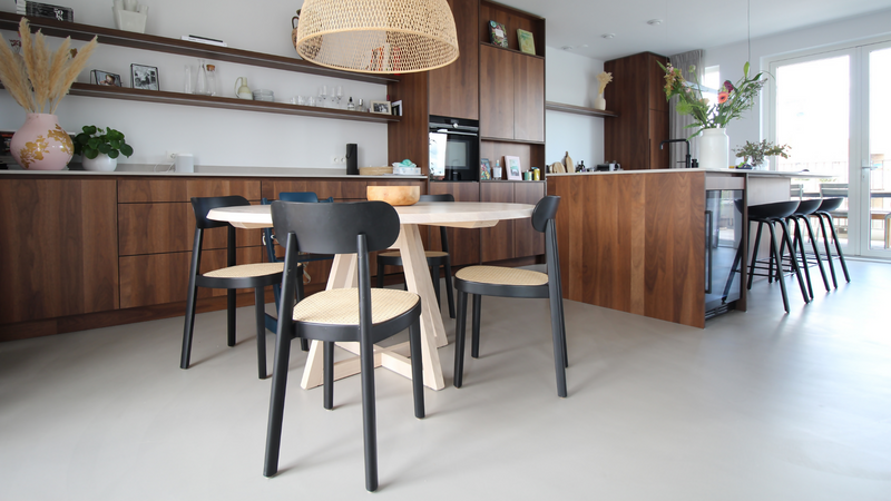 Oersterke microcement in gerenoveerde woning-Motion gietvloeren-Gietvloer,Microcement,rennovatie-Oersterke microcement in gerenoveerde woning-OBLY