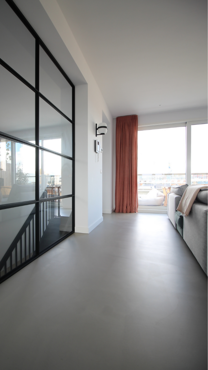 Oersterke microcement in gerenoveerde woning | OBLY
