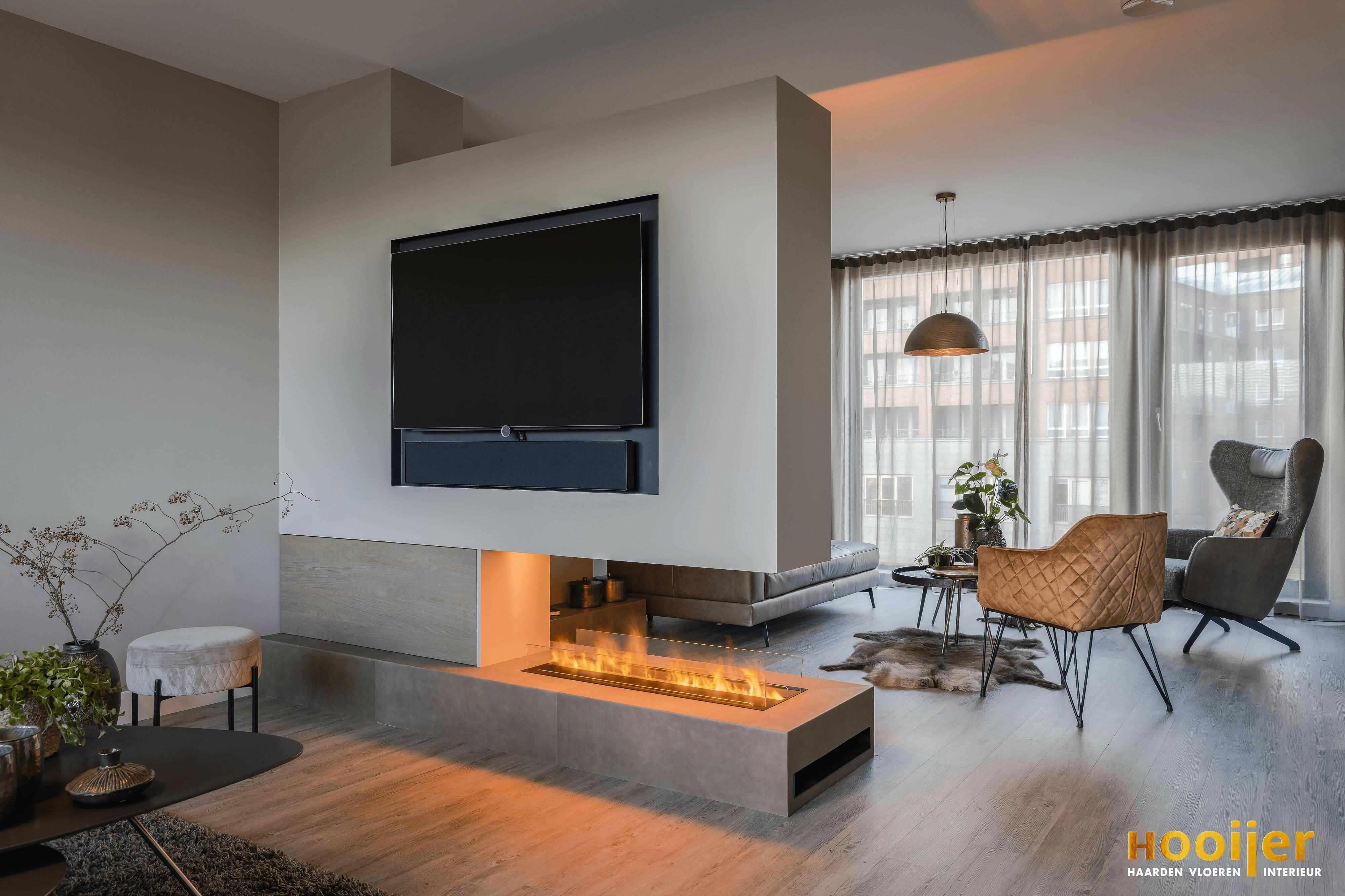 Open haard in luxe appartement-Hooijer-cinewall haard,design haard interieur,elektrische haard,haard,moderne haard woonkamer,roomdivider haard,woonkamer-Open haard in luxe appartement-OBLY