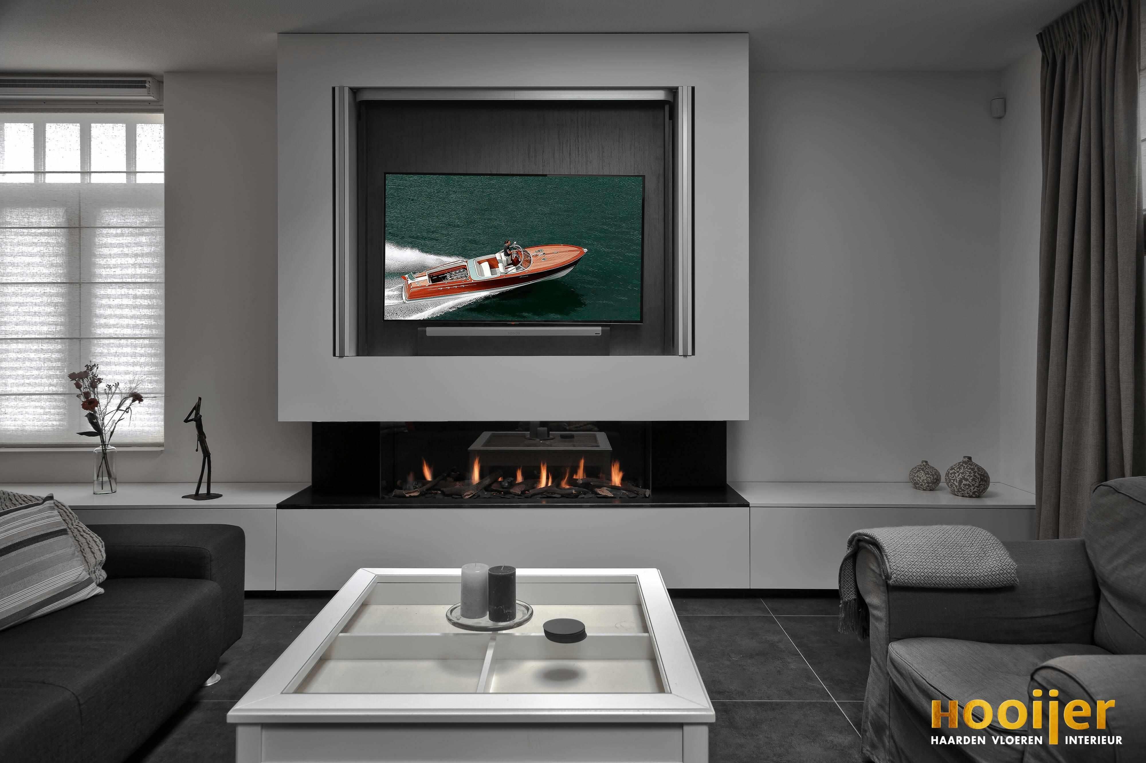 Open haard onder TV-Hooijer-cinewall haard,design haard woonkamer,gashaard interieur,haard,haard met tv,moderne haard,woonkamer-Open haard onder TV-OBLY