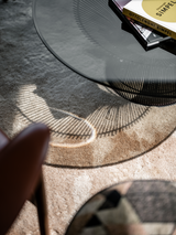 Open leefkeuken met binnen-buiten verbinding-Loom Architecten-binnen buiten verbinding,design keuken,Keuken,leefkeuken,luxe keuken,moderne woning,open plattegrond,warme materialen-Luxe leefkeuken met open plattegrond en maatwerk design-OBLY