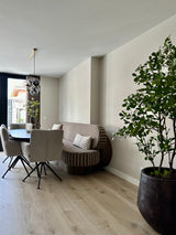 Project Limmen-Lifs Interior Design-achterpui met glaswand,bronzen stalen deur,cinewall met akoestische panelen,Keuken,leefkeuken,maatwerk eetkamerbank,open woonkamer,stijlvolle renovatie,warm modern interieur-Warm modern interieur met leefkeuken en cinewall-OBLY