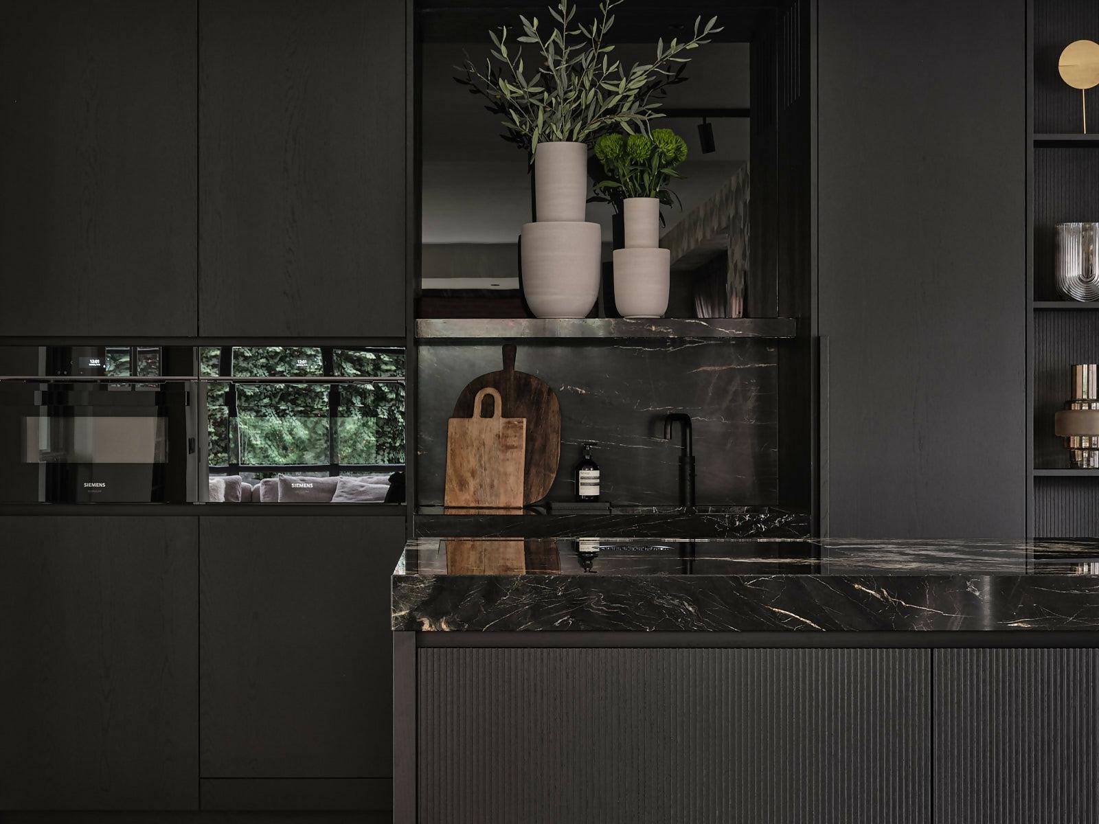 Renovated Residence: indrukwekkende transformatie-JUDITH INTERIOR DESIGN STUDIO-design keuken,High-end keuken,Keuken,Keuken eiland,Keuken inspiratie,maatwerk keuken-Renovated Residence: indrukwekkende transformatie-OBLY
