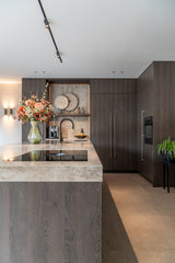 Renovatie gedateerde jaren 70 woning-Studio Thirty Two-Interieur-Modern maatwerk interieur | Luxe keuken en woonkamer-OBLY