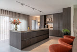 Renovatie gedateerde jaren 70 woning-Studio Thirty Two-Interieur-Modern maatwerk interieur | Luxe keuken en woonkamer-OBLY