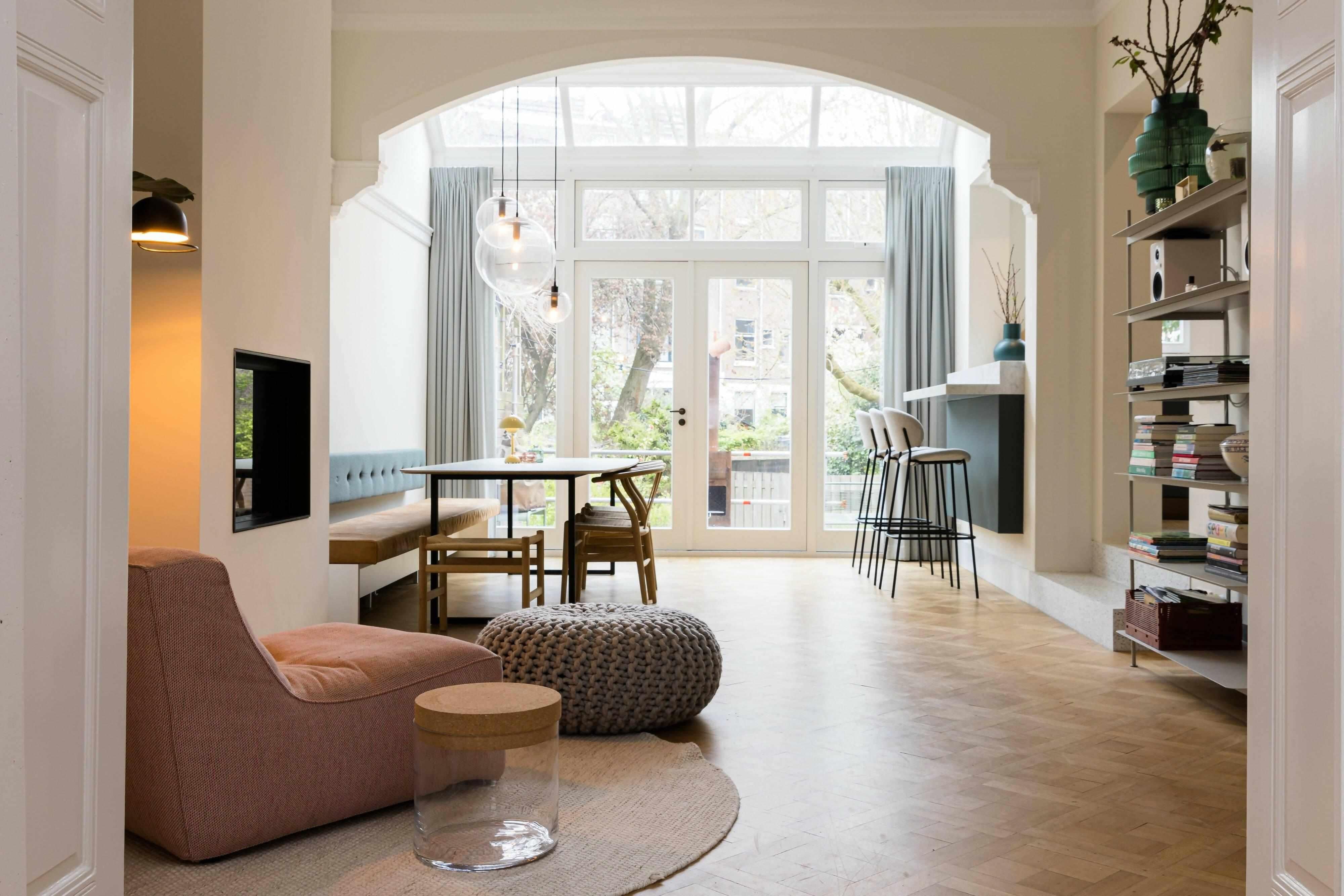 Renovatie klassiek herenhuis-FOAM Architecten-klassiek herenhuis interieur,lichte woonkamer met boog,moderne renovatie herenhuis,stijlvolle woonkamer renovatie,woonkamer,woonkamer met hoge plafonds-Renovatie klassiek herenhuis-OBLY