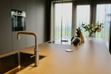 Ruime leefkeuken met wit kookeiland-NEWLOOK KEUKENS-Keuken-Ruime leefkeuken met wit kookeiland-OBLY