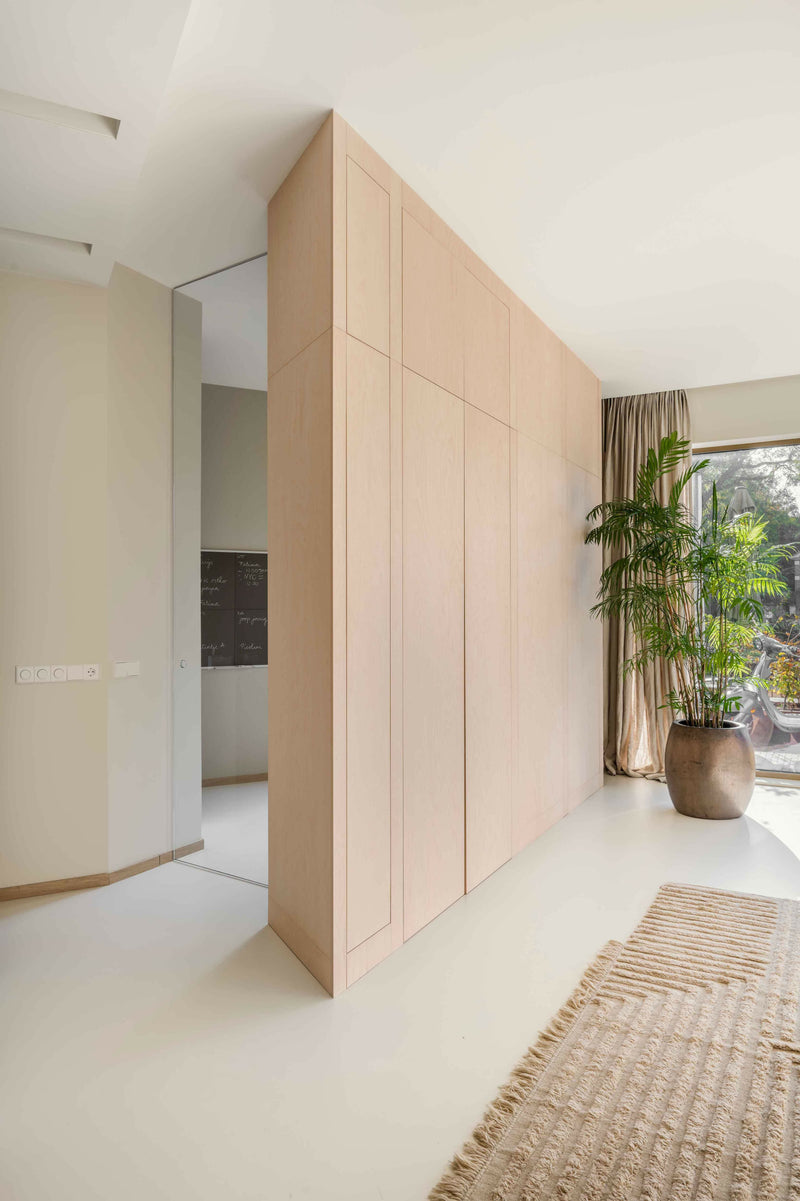Ruimteverdeler kast-INGE BOUMAN INTERIEUR | ARCHITECTUUR-woonkamer-Maatwerk Ruimteverdeler Kast – Slimme Opbergruimte in Minimalistisch D-OBLY