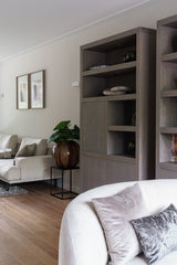 Rustig en verfijnd interieur met maatwerk en warme materialen-Angela Dam-compleet interieur,houtstructuren,kleur- en materiaaladvies,modern interieur,natureltinten,royale woning,totaalinterieur,verfijnd interieur,warme materialen,zwarte accenten-Rustig en verfijnd interieur met maatwerk-OBLY